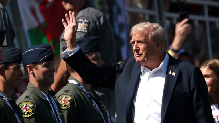 Полицейский, маскируясь под охрану Трампа, проник на Ryder Cup и получил временное отстранение