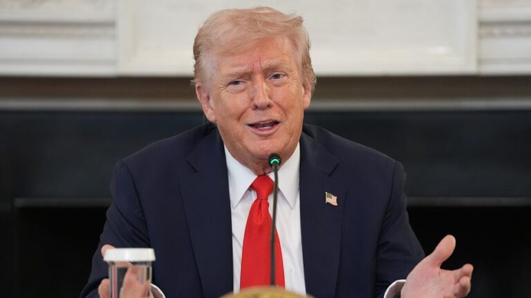Администрация Трампа усиливает борьбу с финансированием антифашистских движений и протестных сетей