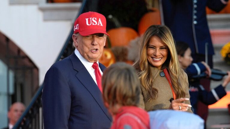 Белый дом открыл Южный лужайку для хэллоуинских развлечений с участием Трампов