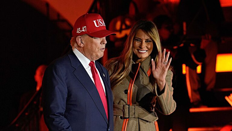 Первые лица США устроили традиционный Хэллоуин в Белом доме