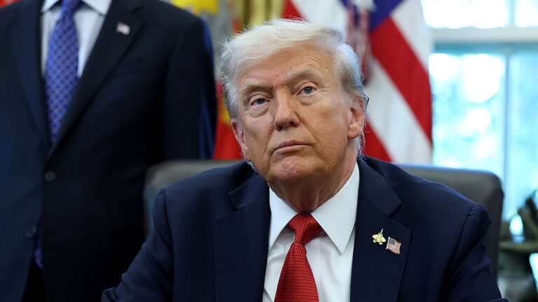 Трамп поручил Минобороны выплатить зарплаты военным несмотря на закрытие правительства