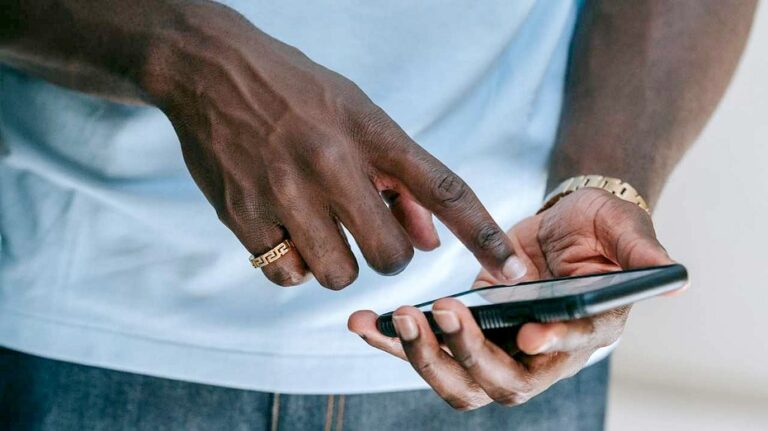 Как распознать и защититься от фальшивых сообщений о отмене рейсов