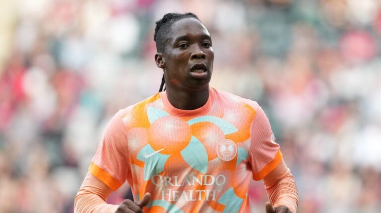 Федерация женского футбола защищает игрока с повышенным тестостероном на фоне споров о гендерных правилах