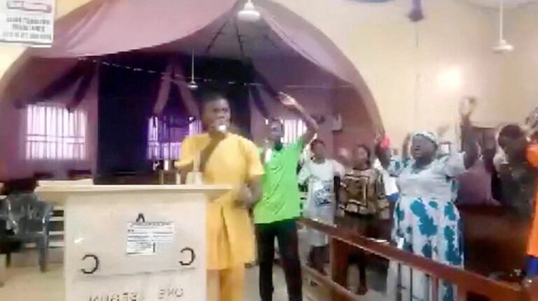 В Нигерии вооружённые нападающие напали на церковь, погибли два человека и похищены прихожане