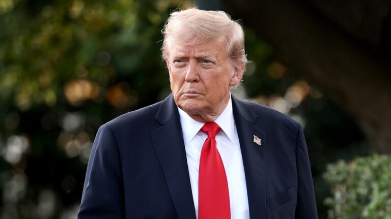 Трамп призывает республиканцев в Сенате переправить средства от страховщиков Obamacare напрямую гражданам