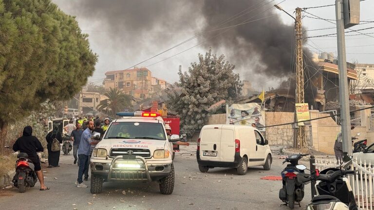 Израиль наносит удары по позициям Хезболлы в Ливане и предупреждает о росте напряженности