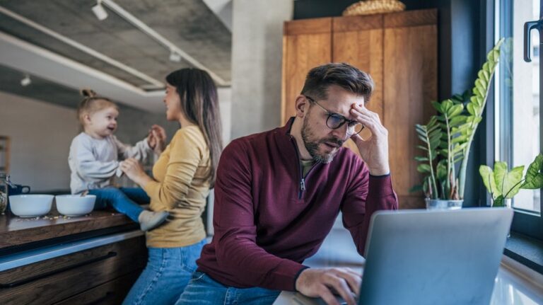Токсичное поведение разрушает отношения: эксперт по счастью предупреждает о главной опасности