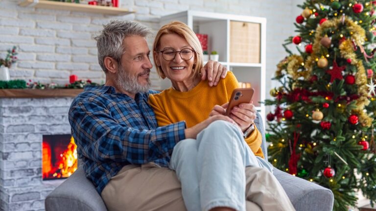 Когда лучше украшать елку к Рождеству: мнения американцев и экспертов