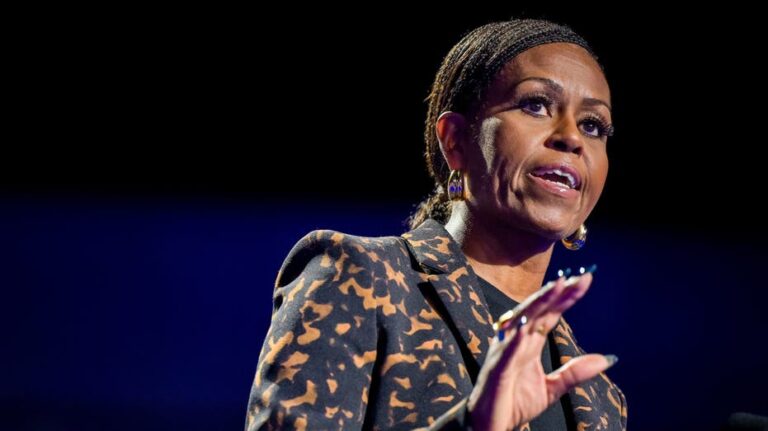 Мишель Обама: Америка еще не готова выбрать женщину на пост президента