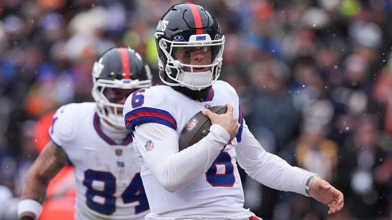 Новичок «Гигантов» установил уникальный рекорд в NFL перед травмой с сотрясением мозга