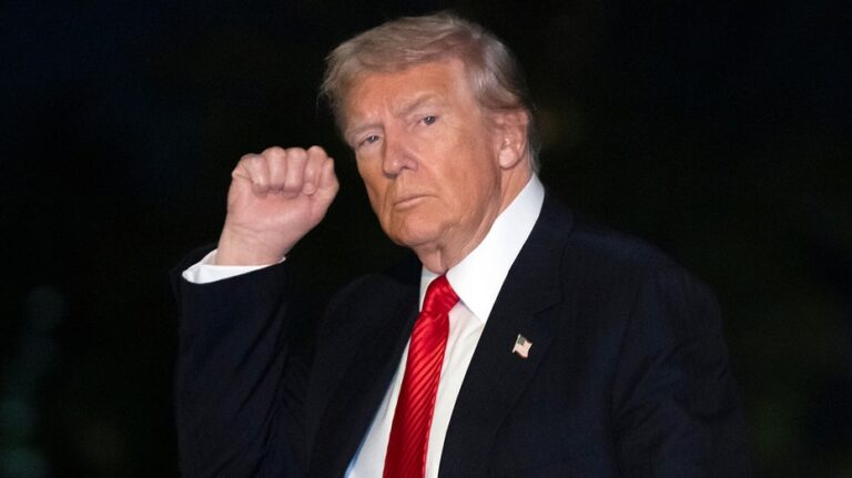 Президент Трамп посетил стадион командиров на мероприятии «Salute to Service» в рамках NFL