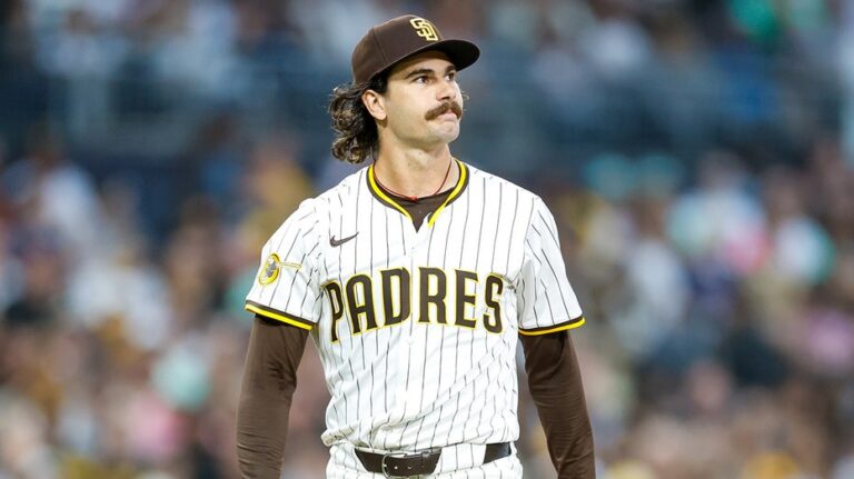 Торонто усиливает питчерский состав, подписав Дилана Сиса после поражения в Мировой серии