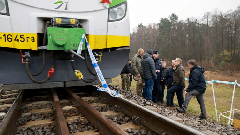 Польша обвиняет российскую разведку в саботаже железнодорожных линий, НАТО усиливает разведывательные меры