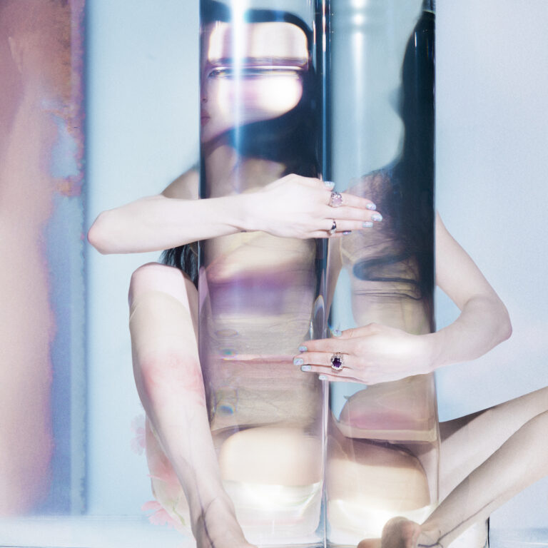 Пoppy анонсировала новый альбом «Empty Hands» и выпустила мощный сингл «Bruised Sky»