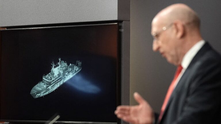 Британские власти зафиксировали приближение российского разведочного судна к границам страны, министр обороны предупредил Путина