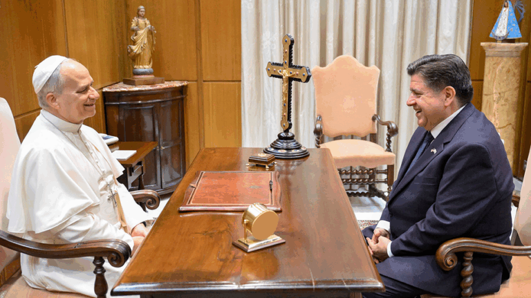Иллинойсский губернатор встретился с папой в Ватикане, выражая критику в адрес ICE