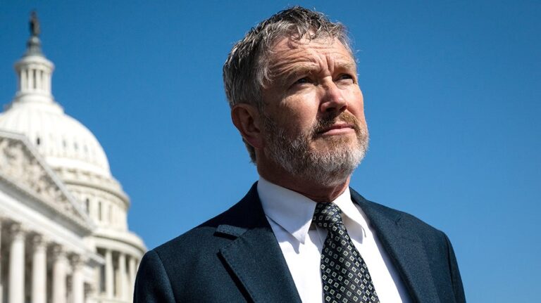 Конгрессмен Томас Мэсси вновь женился после потери супруги и просит молитв