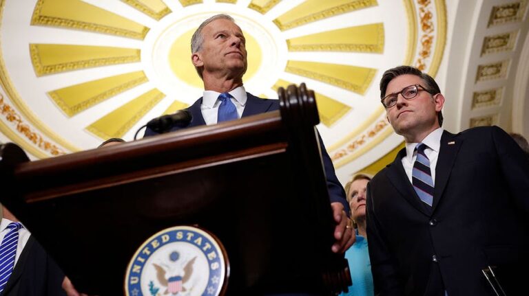 Как закрытые переговоры и гарантия остановили рекордный по длительности шатдаун правительства