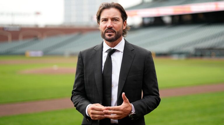 Бывший тренер по бейсболу из Теннесси критически оценил эпоху NIL: «Это просто хаос»