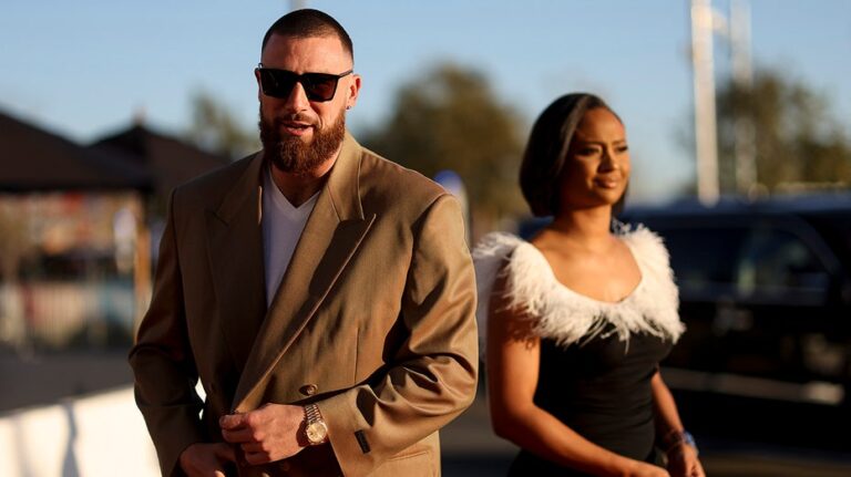 Кайла Никол — бывшая девушка Трэвиса Келси принесла извинения за старые посты в соцсетях, вызвавшие новую волну критики