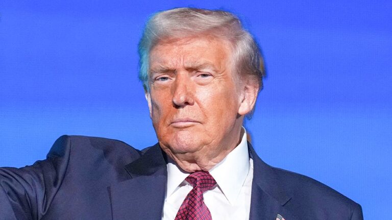 Трамп о новом мэре Нью-Йорка: «Это коммунист, и я помогу им немного»