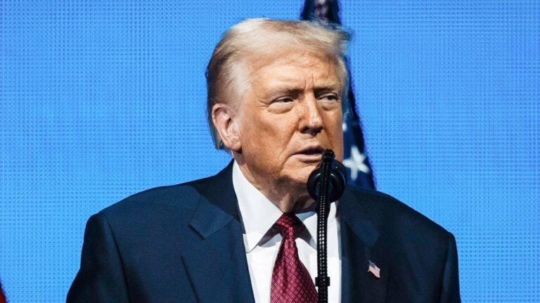 Дональд Трамп критикует проигравших республиканцев и подчеркивает силу фактов в политике