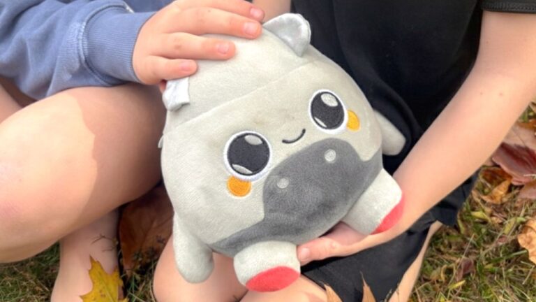 Испытание интерактивной мягкой игрушки с искусственным интеллектом: что изменилось за неделю с Grok от Curio