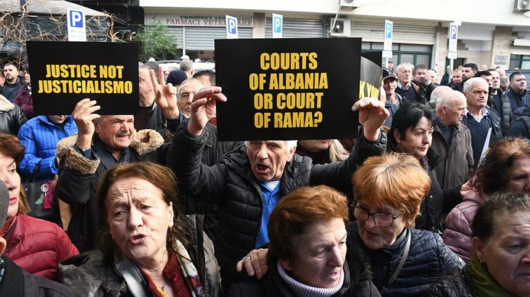 США молчат о коррупционном скандале в Албании, несмотря на возвращение в должность заместителя премьера, обвиняемого в коррупции