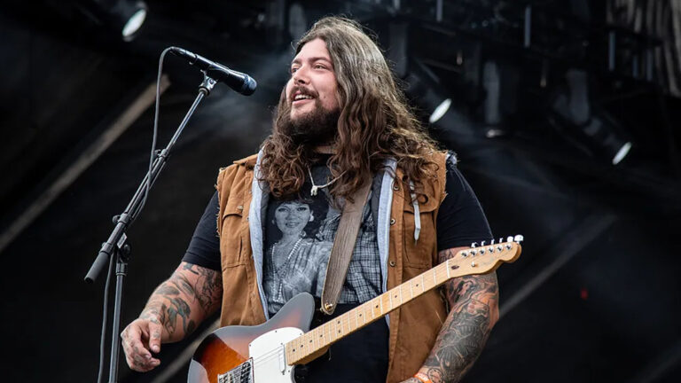 Amigo the Devil выпустил новый сингл «A New Kind of Lonely» — первая песня после разрушающего пожара