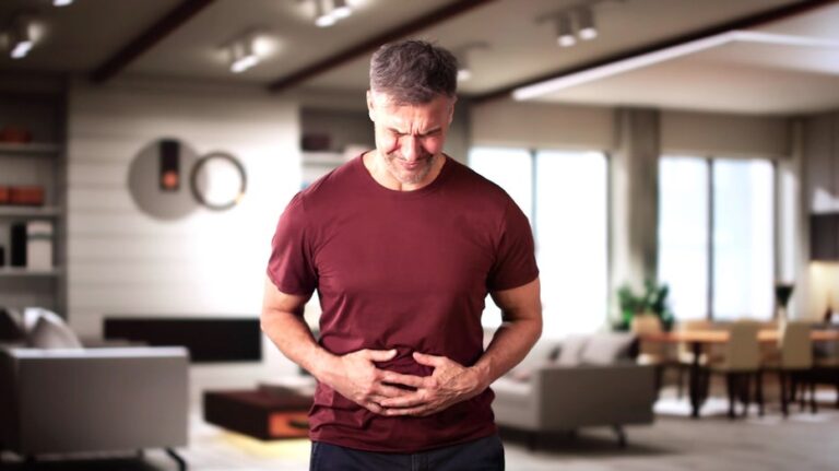 Частый изжог — сигнал о возможной опасной патологии, предупреждает врач