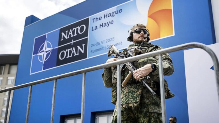 НАТО рассматривает возможность более жестких мер в ответ на гибридные угрозы России