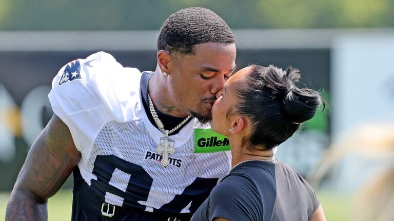 Кендрик Бурн раскрыл, как его бонус за рекордный сезон помог покрыть расходы его супруги