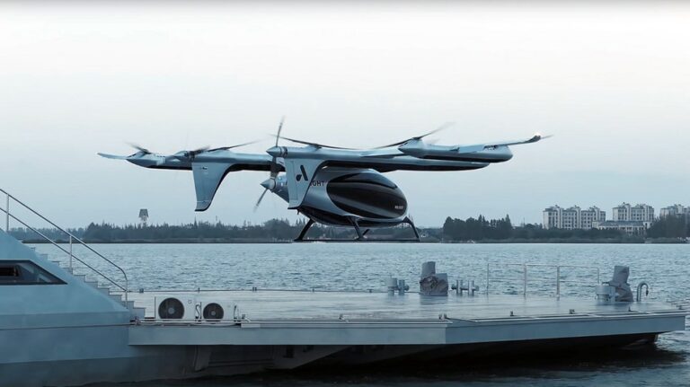 Переворот в городском транспорте: водные платформы на солнечной тяге могут решить проблему посадочных площадок для воздушных такси