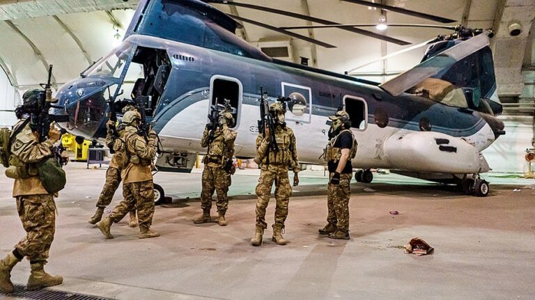 США оставили в Афганистане оружие и технику, ставшие основой безопасности Талибана