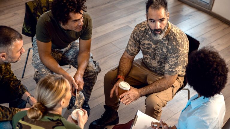 Почему скрытые психологические раны ветеранов требуют усиленного внимания и как государство и общество помогают им справиться