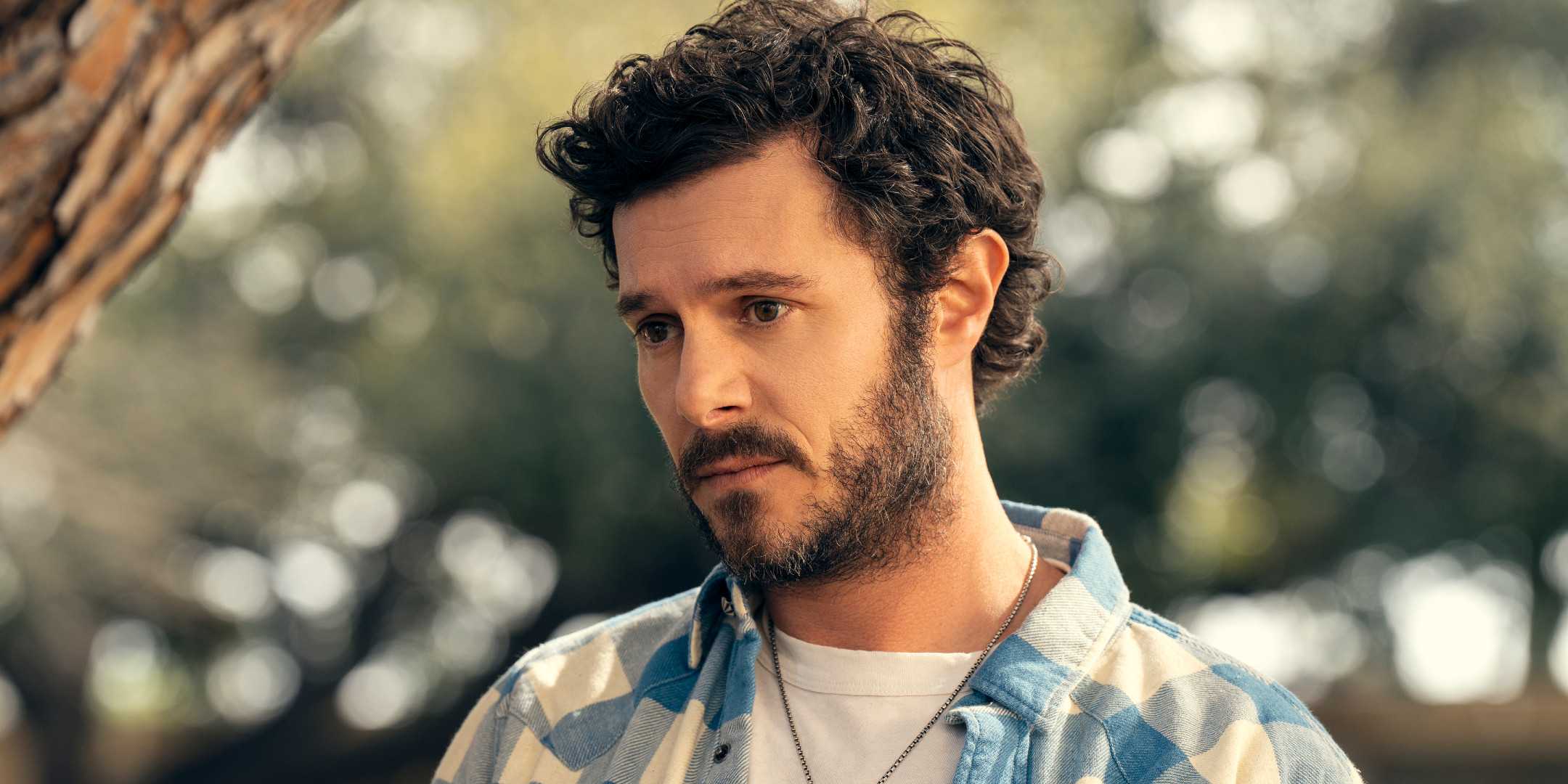 Адам Броди в роли Ноа в сериале "Nobody Wants This", 2 сезон