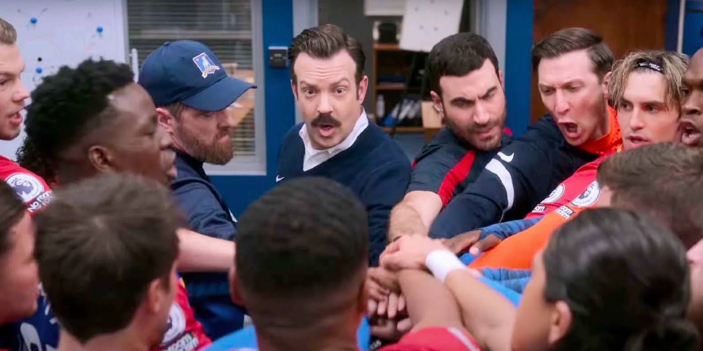 AFC Richmond собираются в круг для обсуждения в *Ted Lasso*