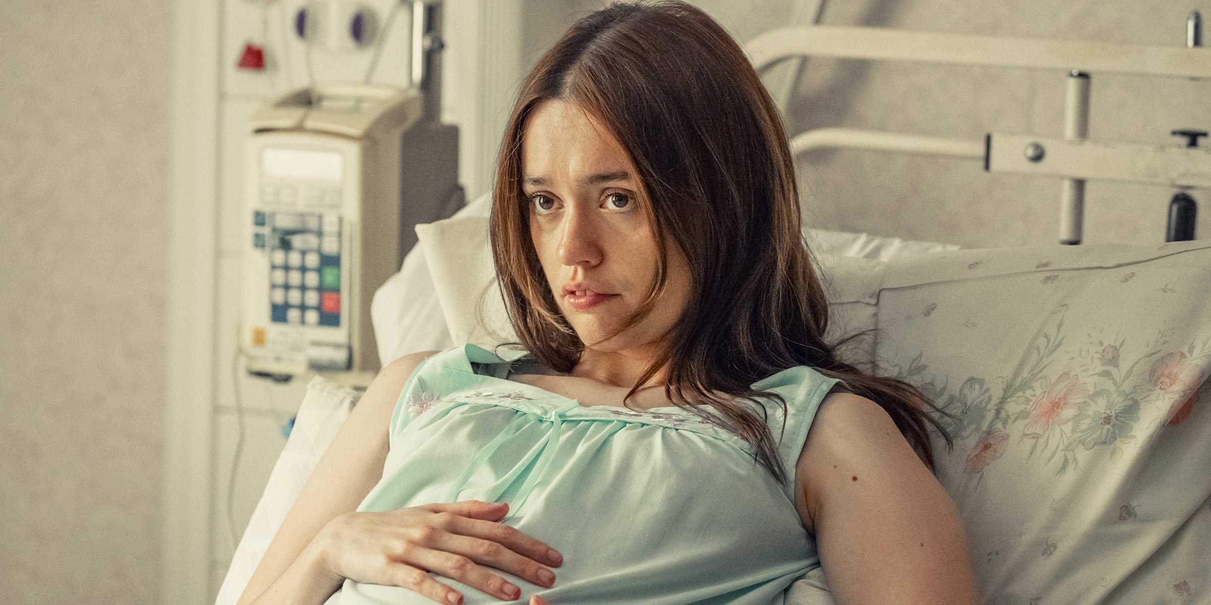 Эйми Л. Вуд в роли Трейси в 1-м эпизоде сериала "Toxic Town"