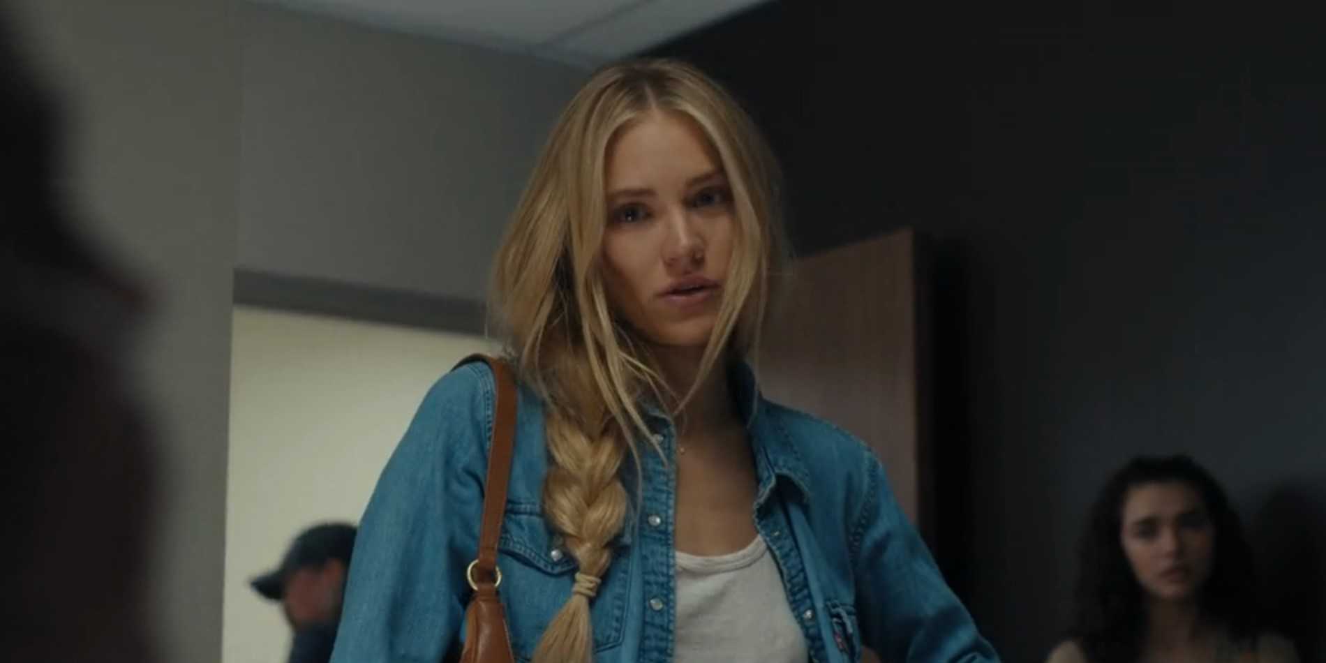 Эйнсли Норрис (Мишель Рандольф) в больнице в эпизоде 6 "Landman"