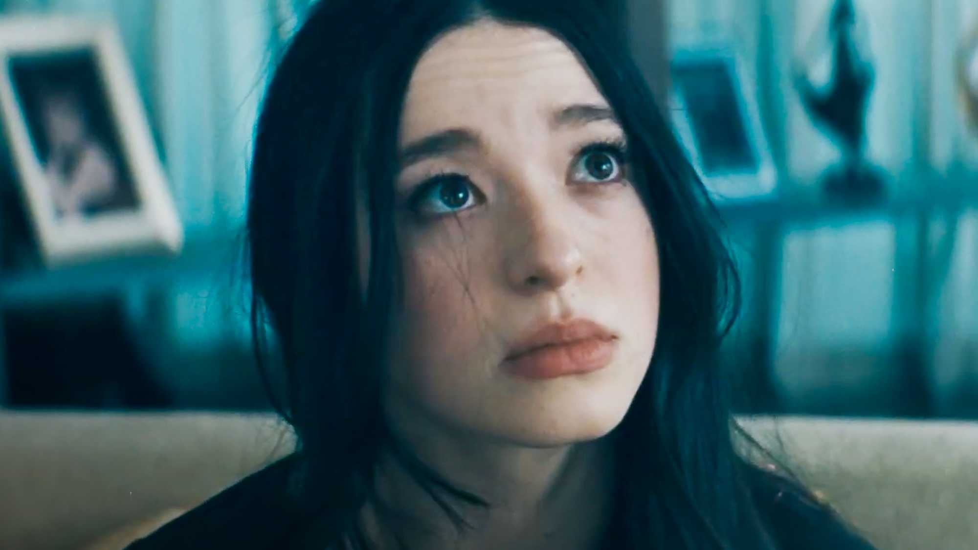 Ани (Майки Мэдисон) в "Анаре"