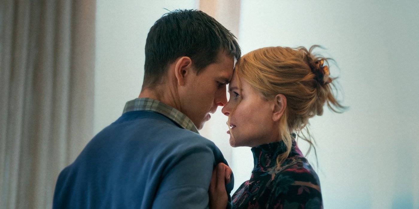 Николь Кидман и Харрис Дикинсон стоят, прижавшись друг к другу в фильме "Babygirl"