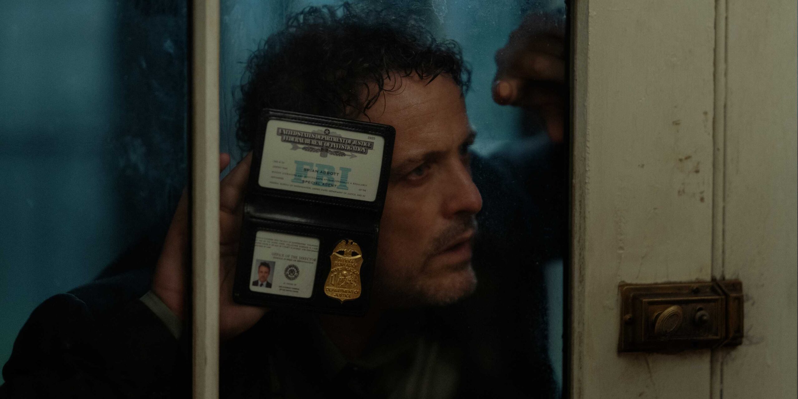 Дэвид Лайонс в The Beast in Me