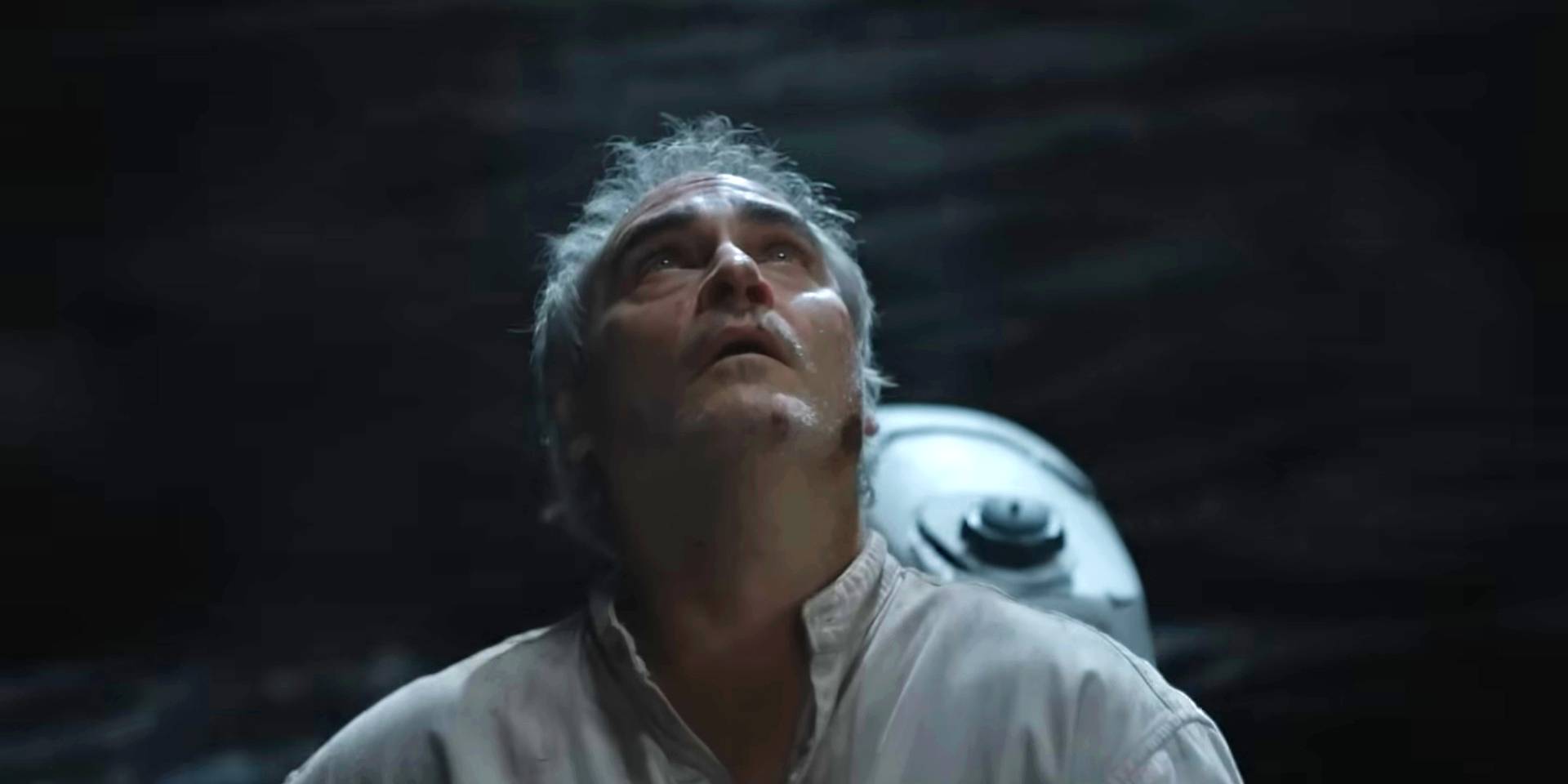 Бё в лодке, смотрящий вверх в фильме "Бео, который боится".