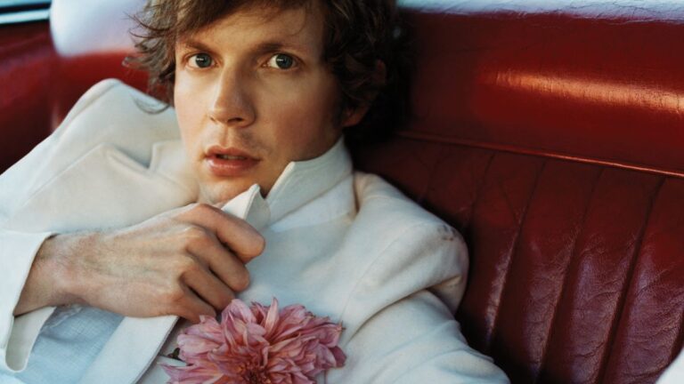 Beck анонсировал выпуск альбома с редкими треками и каверами