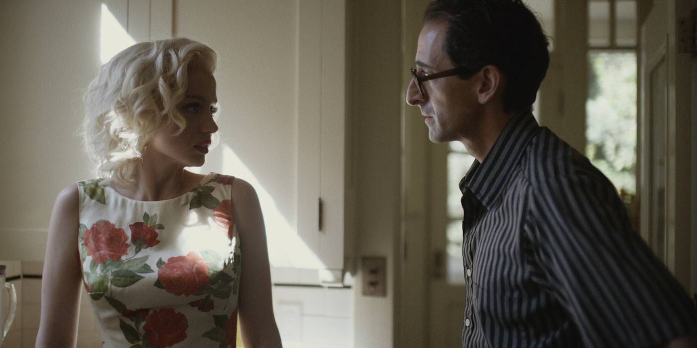 Ана де Армас в роли Мэрилин Монро и Адриен Броди в роли Артура Миллера в фильме Blonde