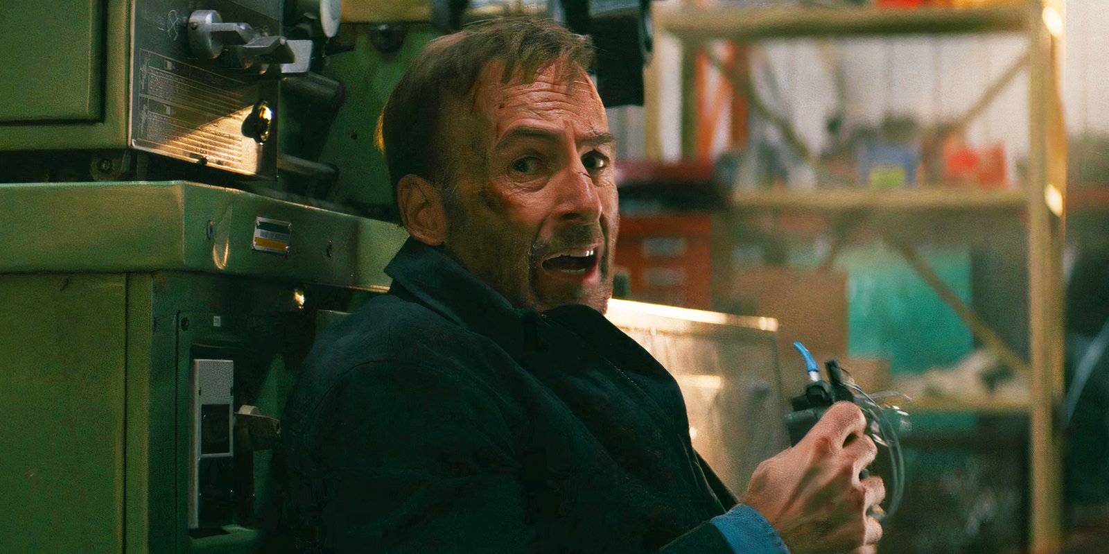 Боб Оденкирк в роли Хатча Манселла в Nobody