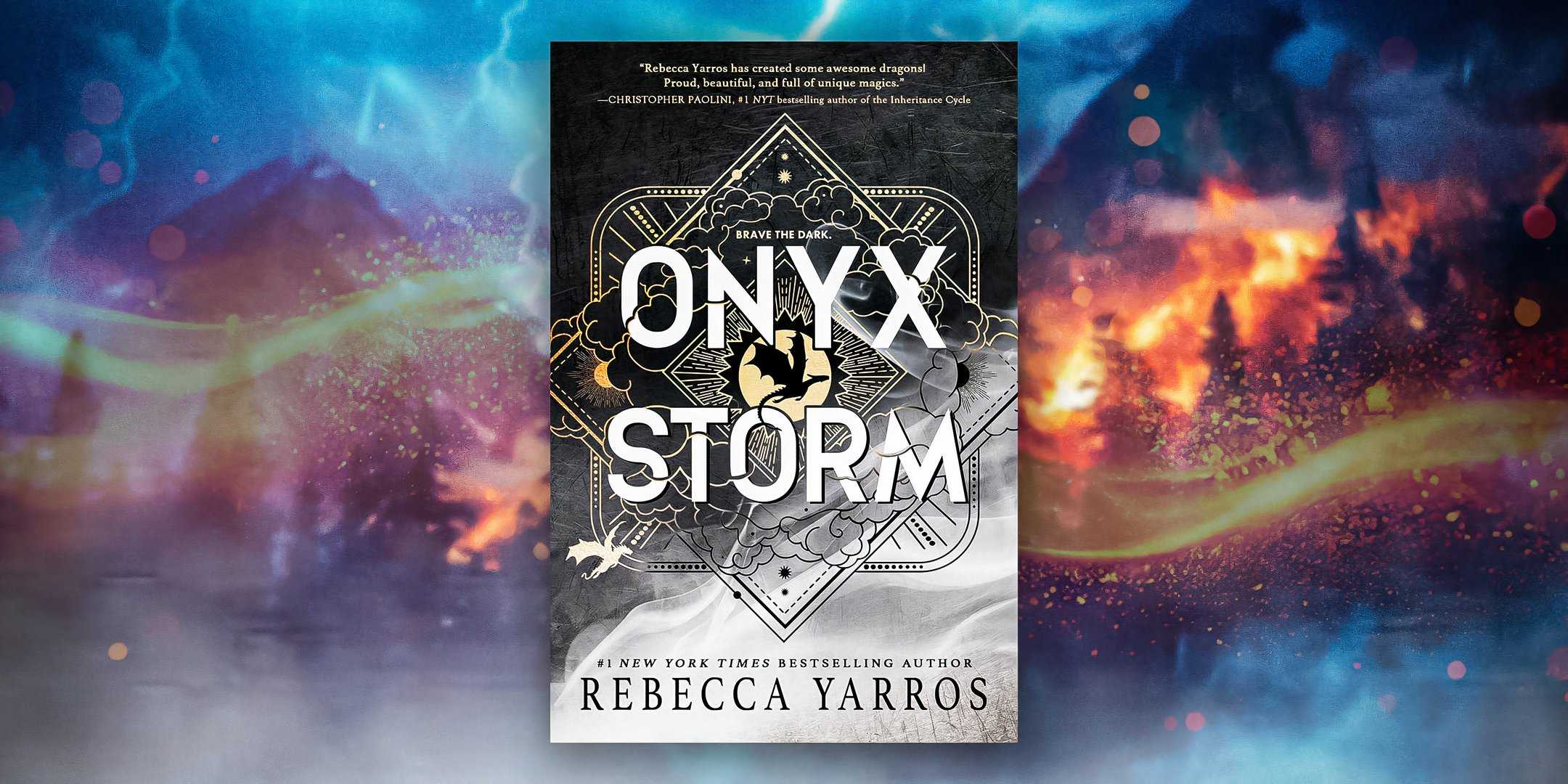 Обложка книги "Onyx Storm" на фоне дыма
