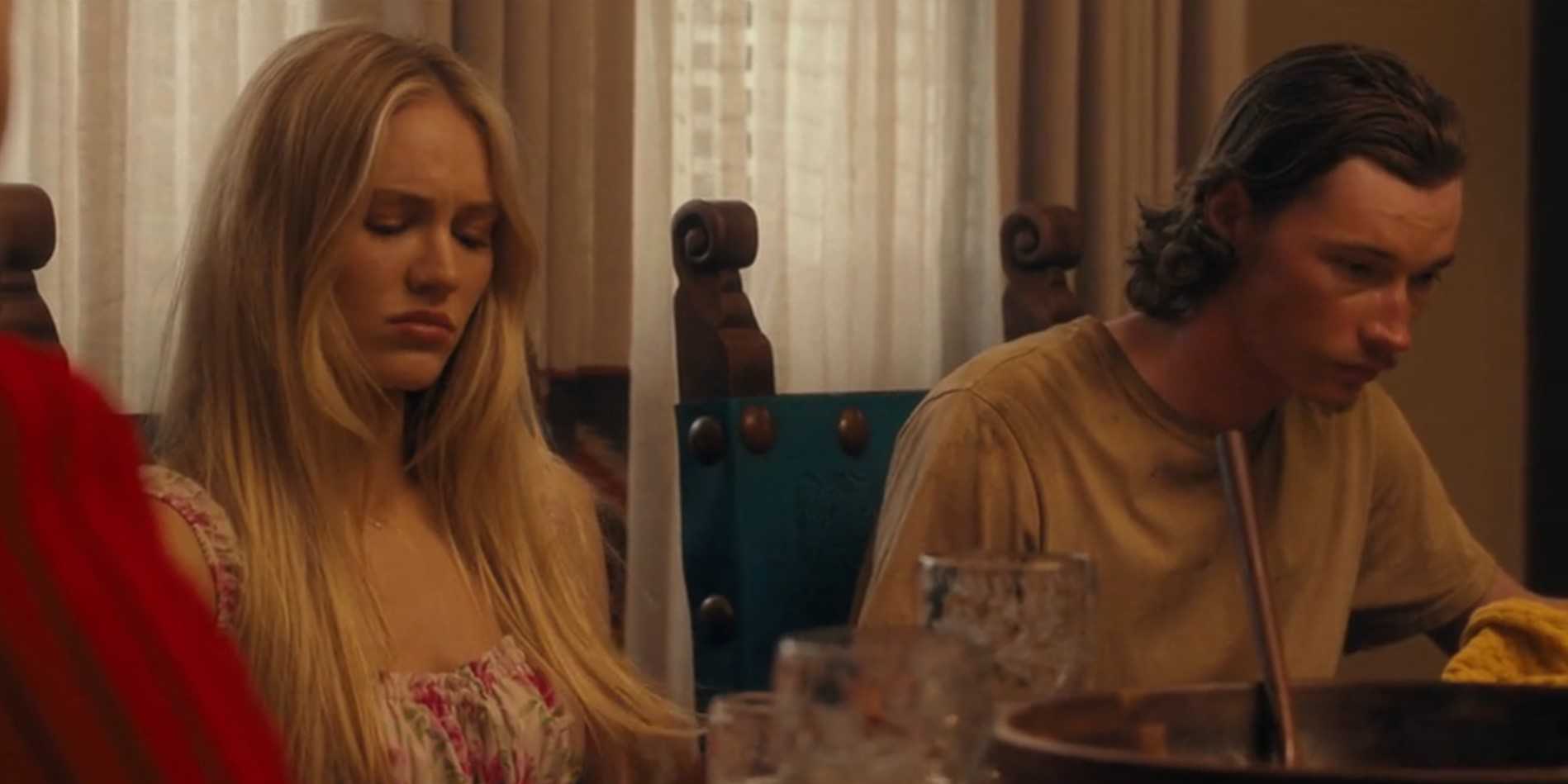 Эйнсли (Мишель Рандолд) и Купер Норрис (Джейкоб Лофланд) сидят рядом за ужином в 5-й серии "Лэндман"