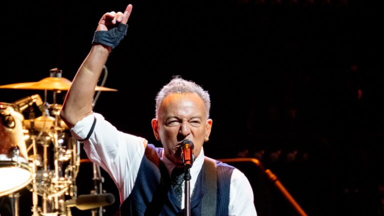 Брюс Спрингстин выпустил новую песню «Streets of Minneapolis», посвящённую протестам и жертвам