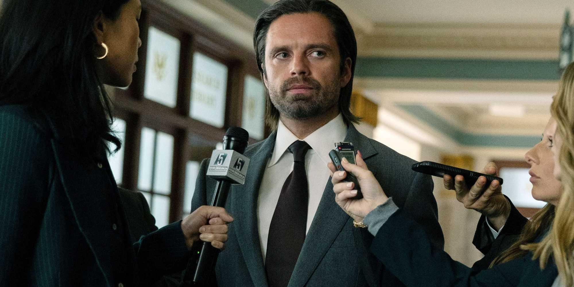 Баки Барнс смотрит вдаль, рядом с ним микрофоны в "Торнболтах"